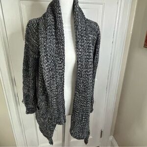 AZZ Trading Black and White Knit Sweater